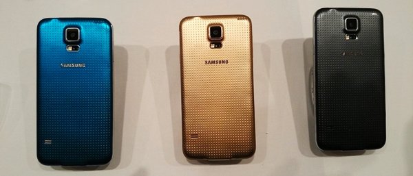 Samsung Galaxy S5 in blue, gold and black